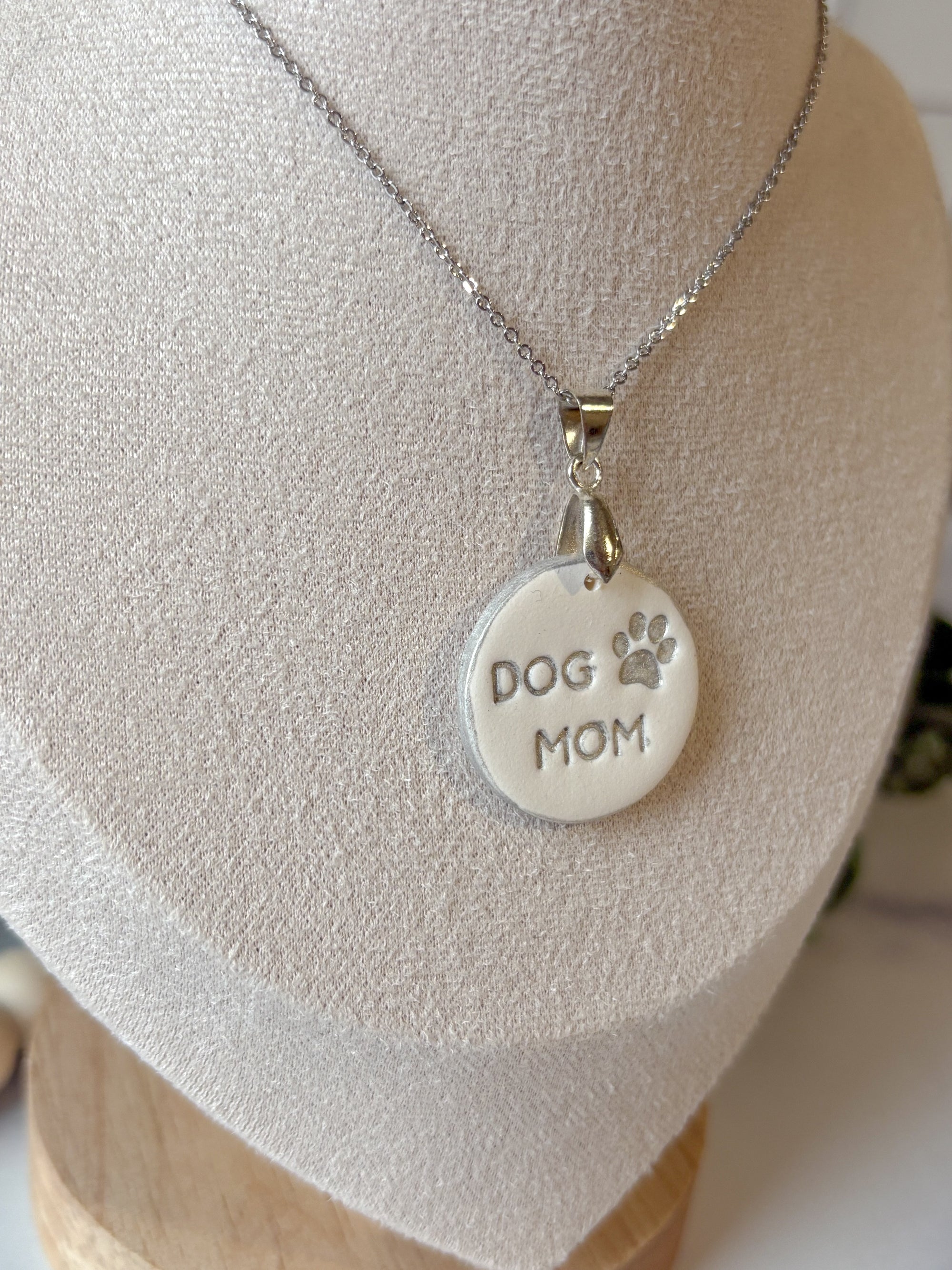 Dog Mom Necklace (silver)