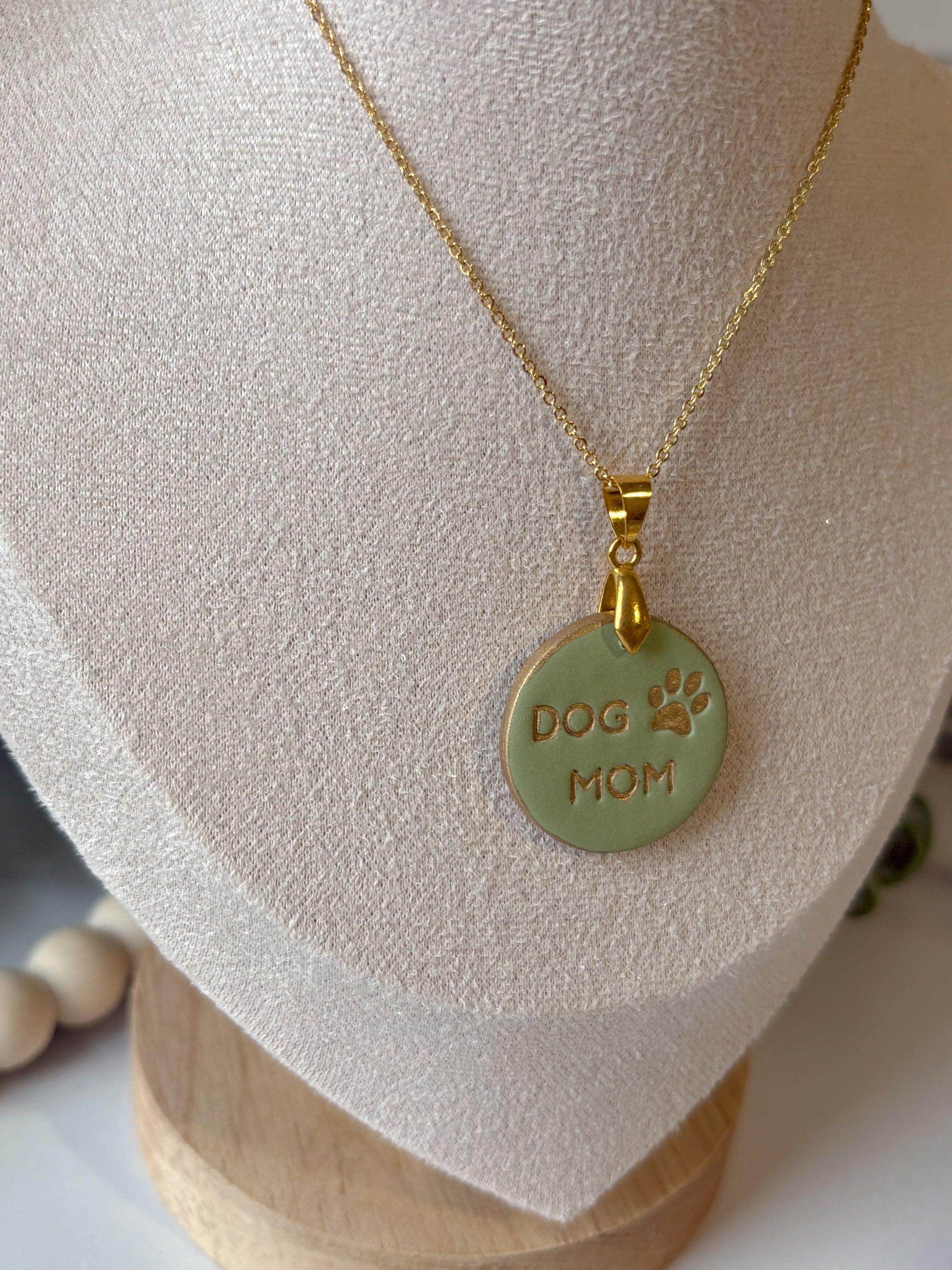 Dog Mom Necklace (gold)