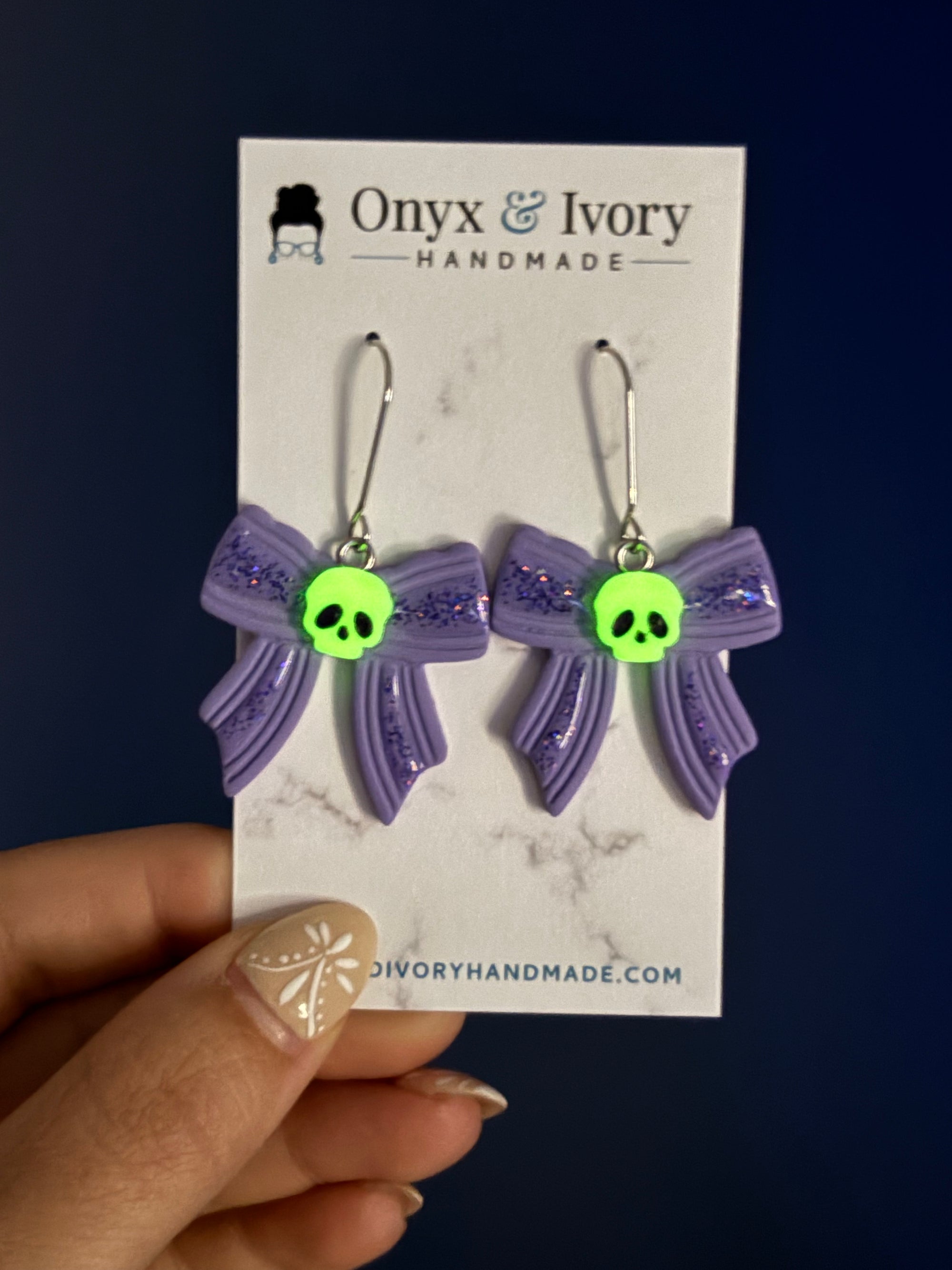 Glittery Glow Bow Threaded Dangle