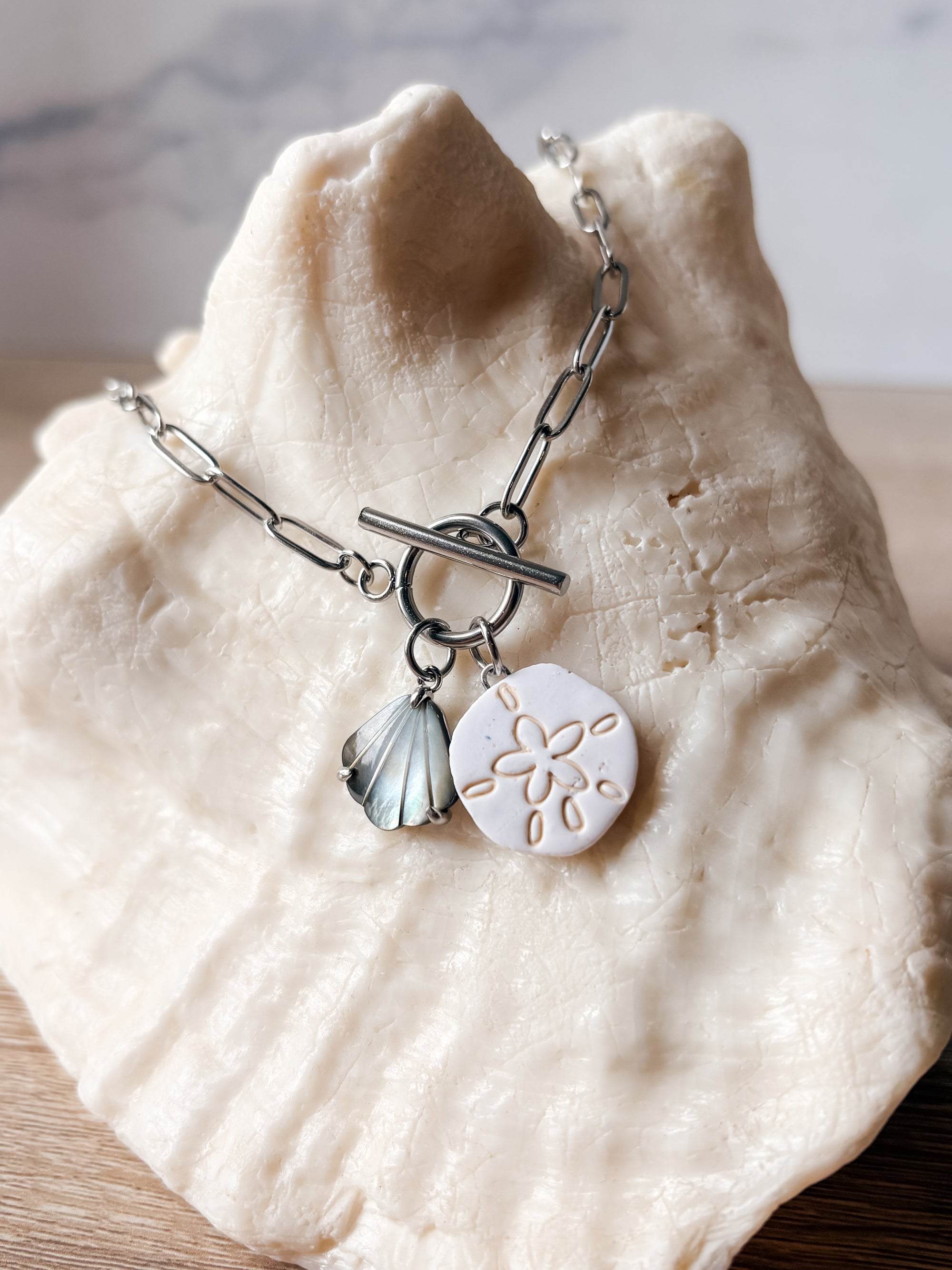 Sand Dollar &amp; Shell Charm Necklace (silver)