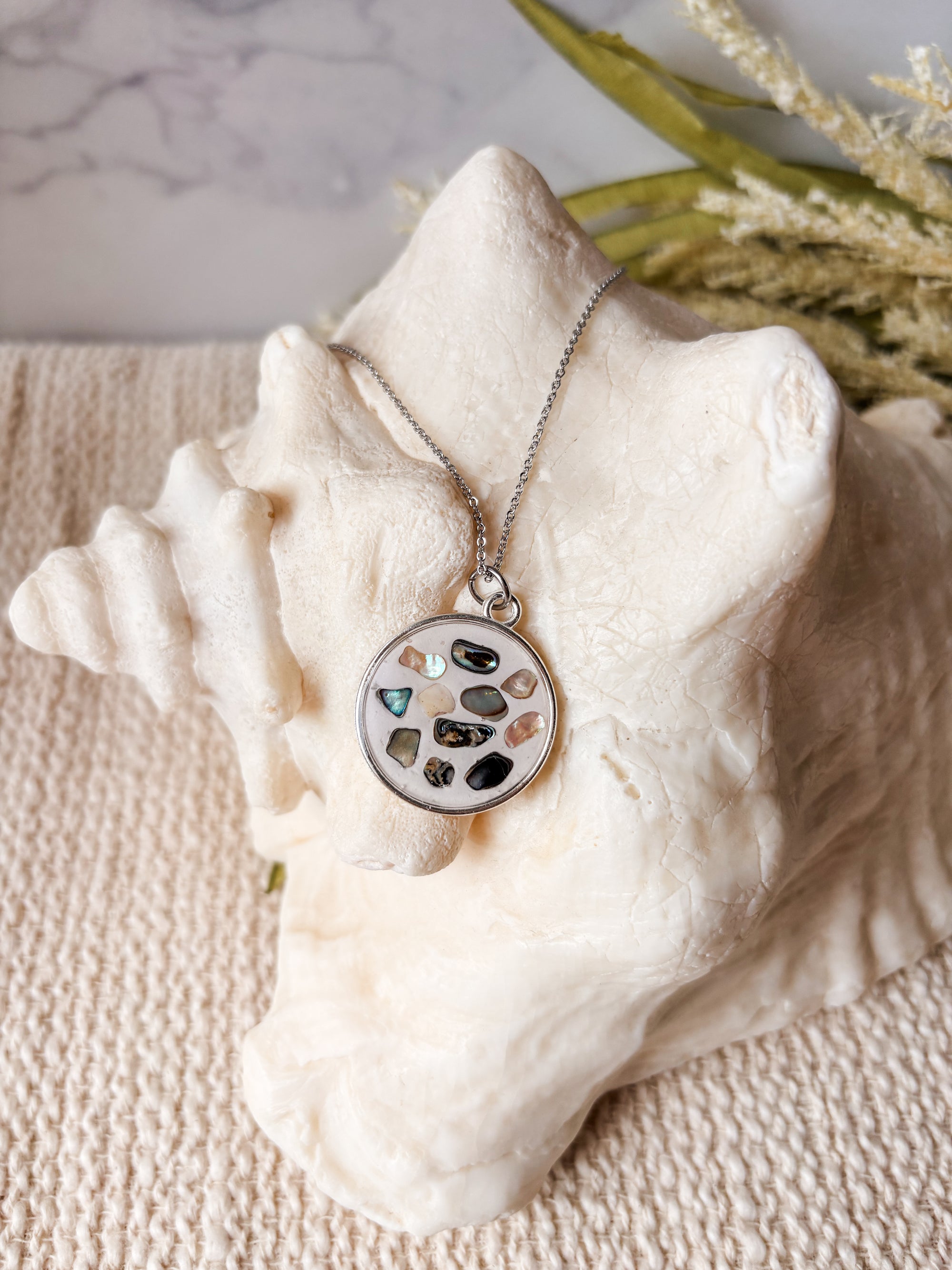 Abalone Shell Oaklee Pendant Necklace (silver)