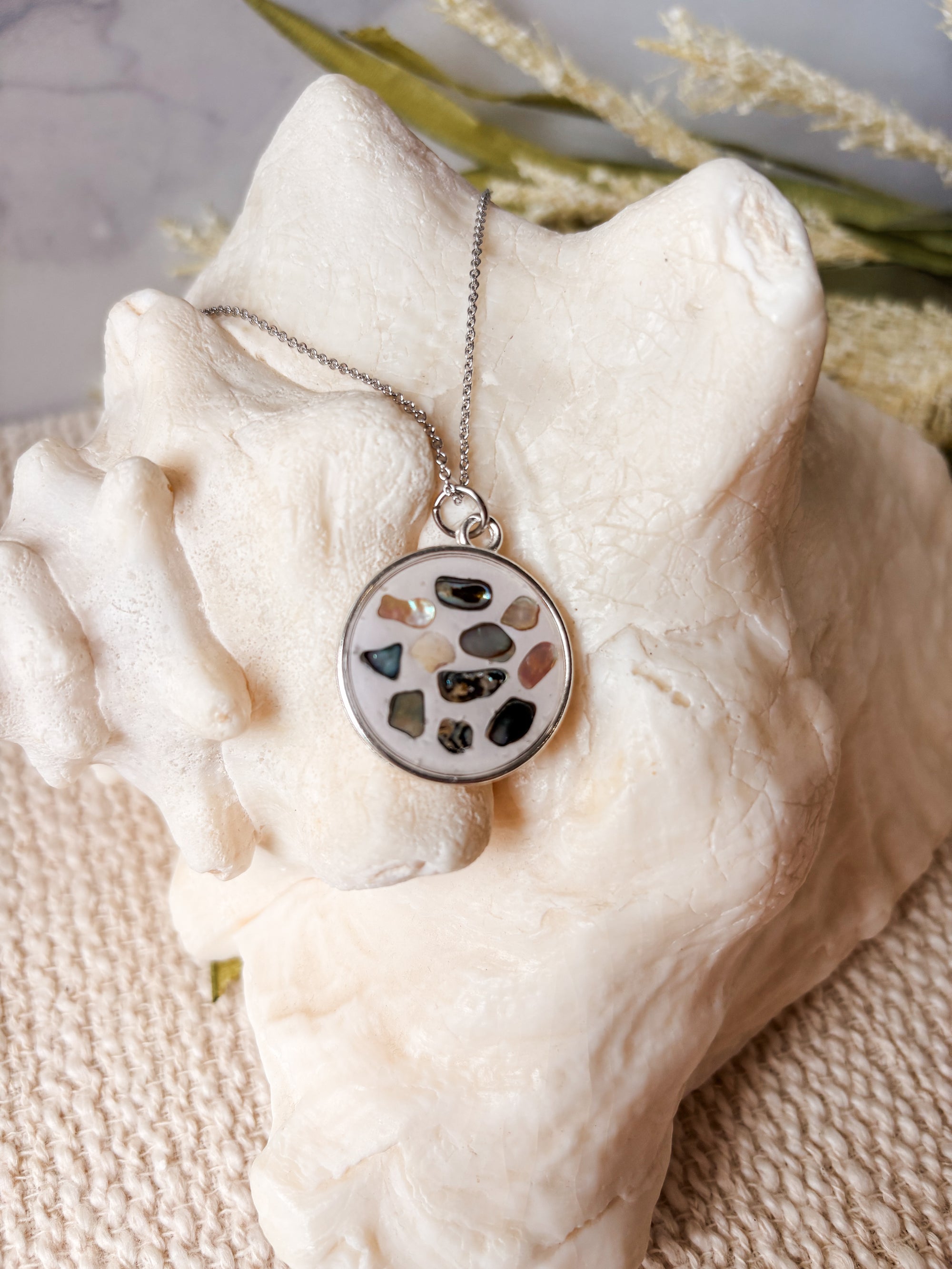 Abalone Shell Oaklee Pendant Necklace (silver)