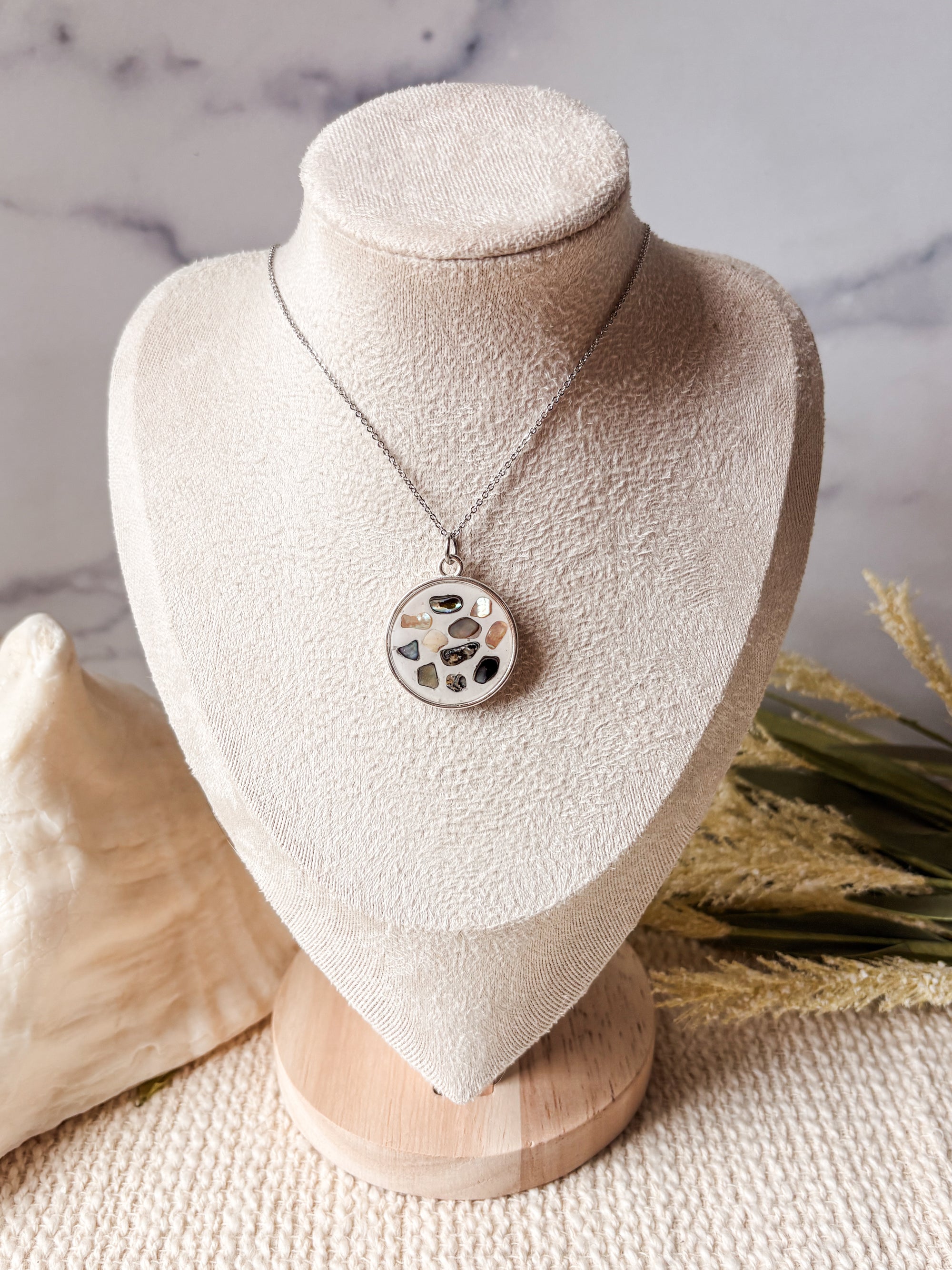 Abalone Shell Oaklee Pendant Necklace (silver)
