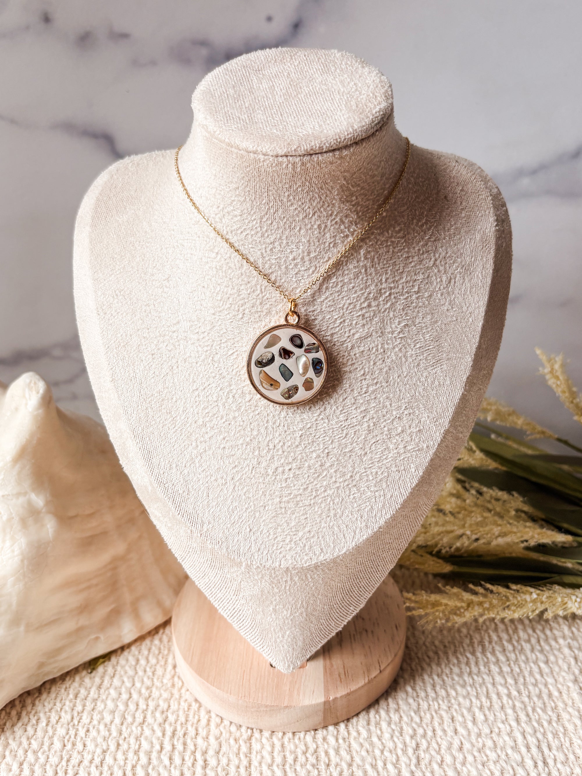 Abalone Shell Oaklee Pendant Necklace (gold)
