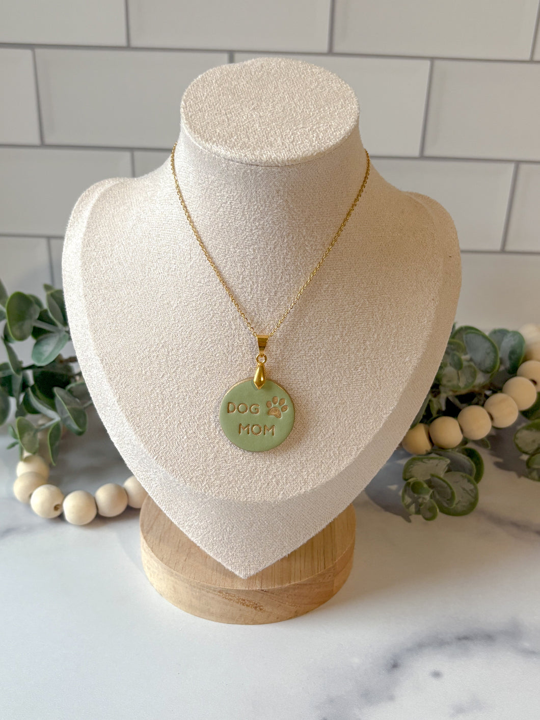 Dog Mom Necklace (gold)