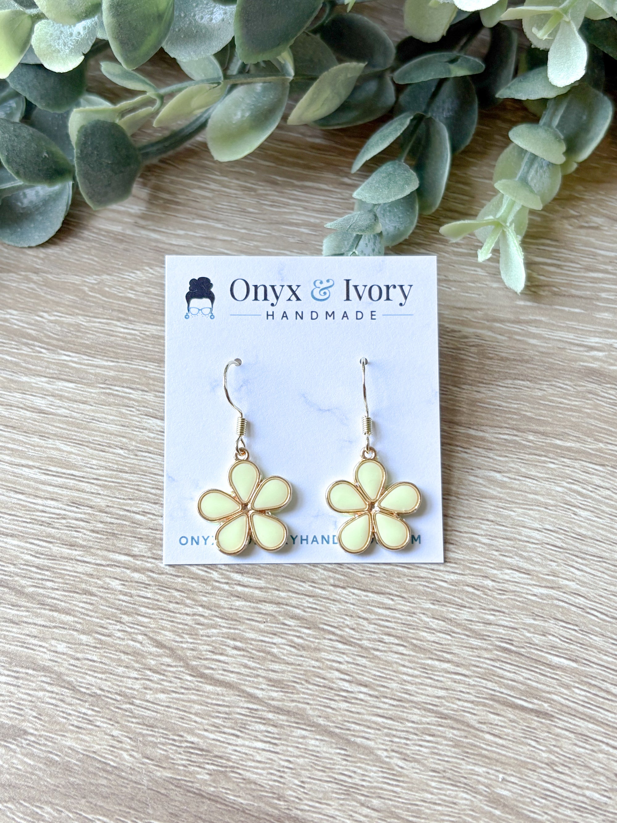 Gold Dainty Daisy Dangle